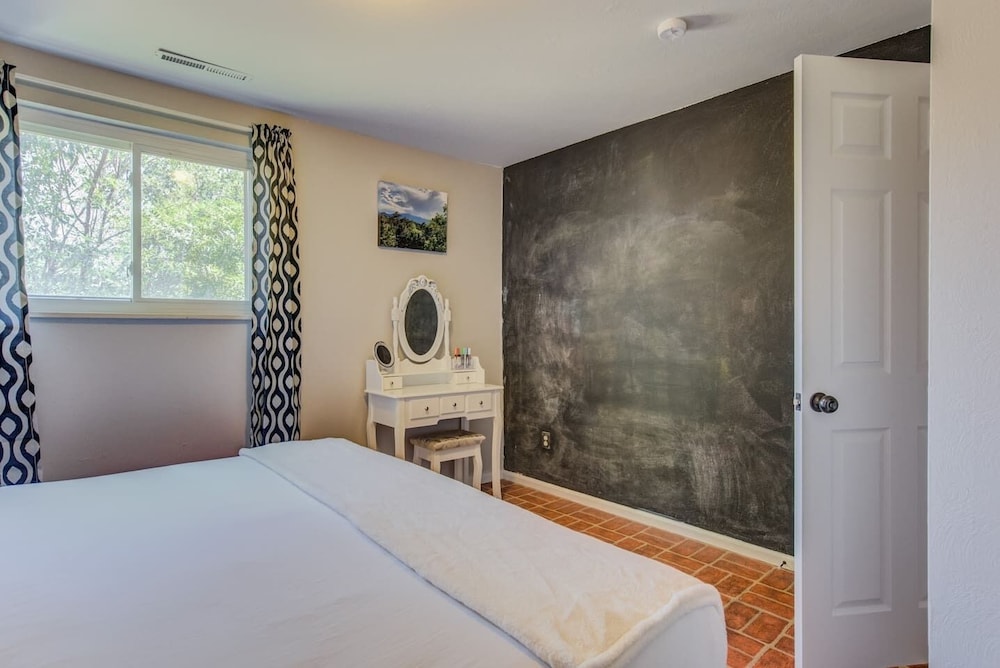 4BR Dog friendly Minutes to Garden of the Gods - photo 17