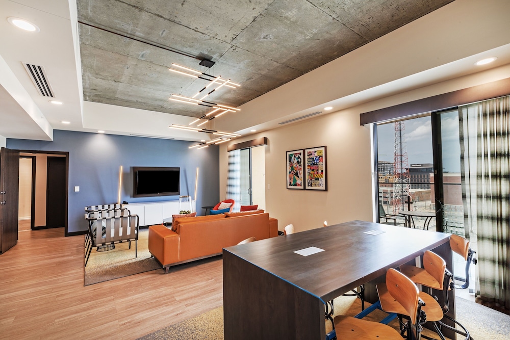 Hotel Indigo Tulsa DWTN Entertainment Area by IHG - photo 14
