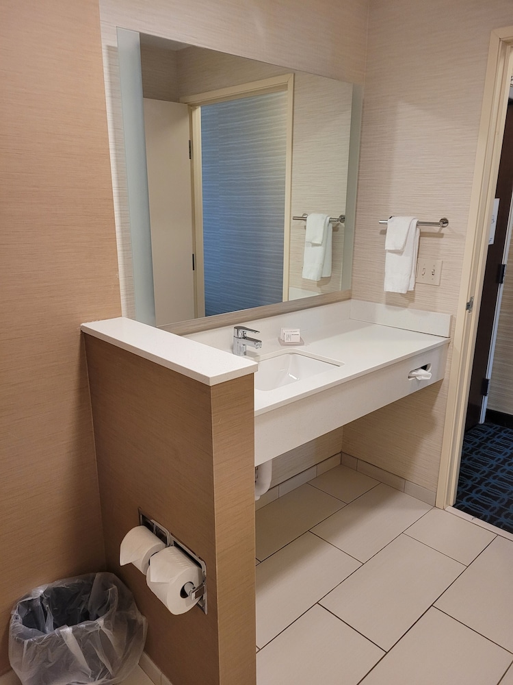 Fairfield Inn & Suites by Marriott Butte - photo 21