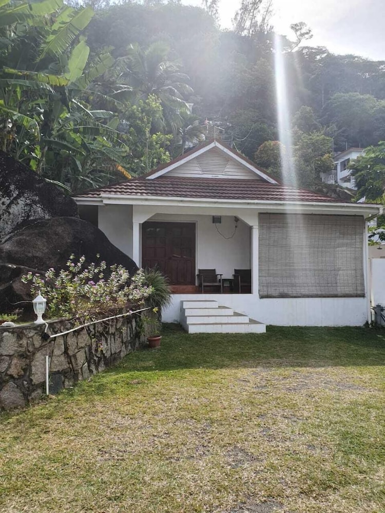 Pebbles Cove 6193266 — Beau Vallon