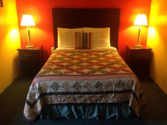 Holly Motel Southampton - photo 12