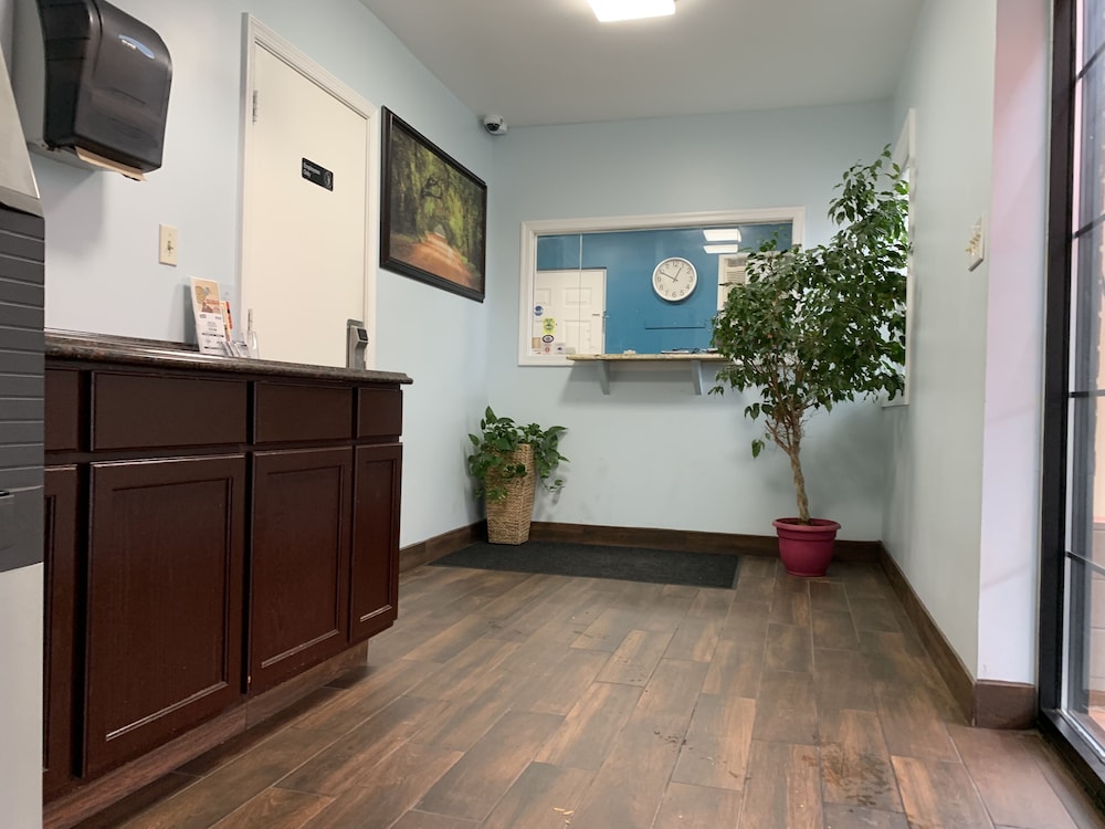 Red Carpet Inn Norristown - photo 2