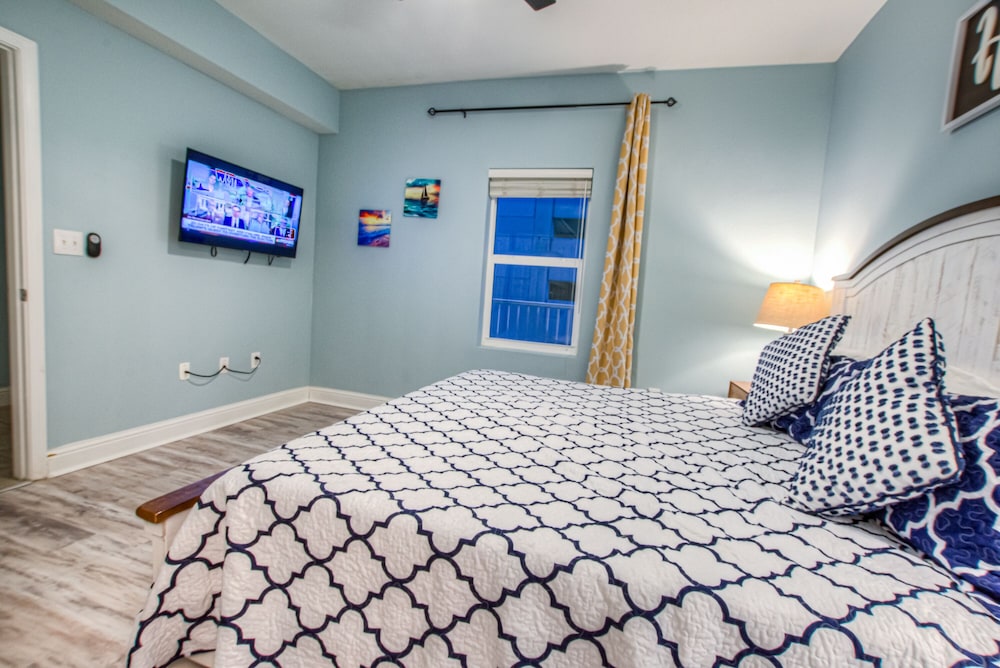 Laketown Wharf Resort by Aneliya's Rentals - photo 212