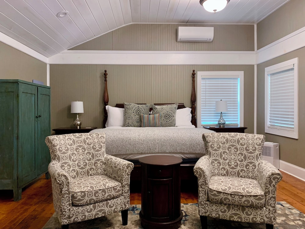 Barefoot Hills in Dahlonega, United States