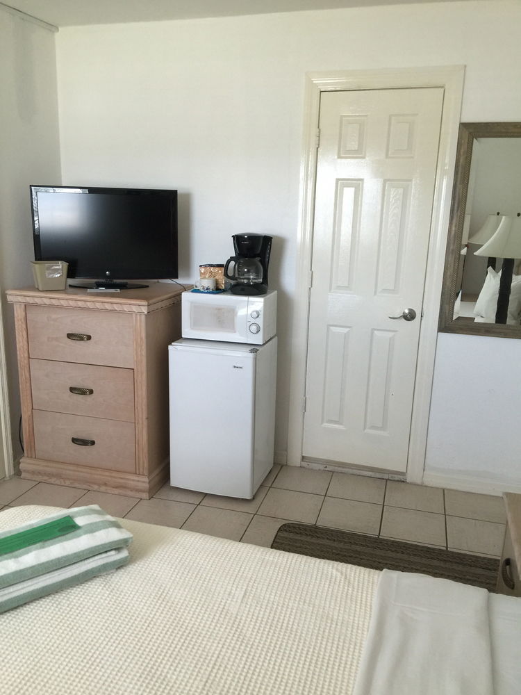 Amber Tides Motel - photo 23