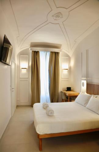 Domus Maxima Rome Suite & Rooms — 4-Star Luxury Hotel in Rome, Italy