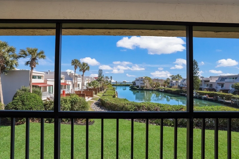 Sunbow Bay 108 condo — 4-Star Luxury Hotel in Holmes Beach, United States