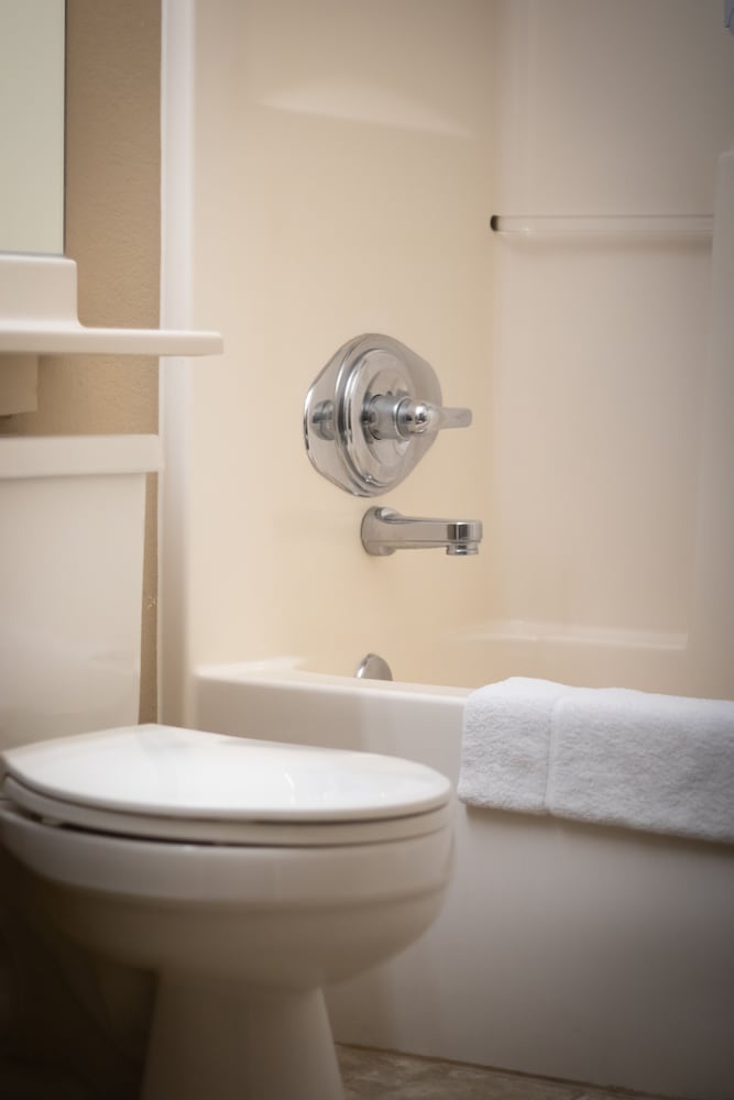 Monument Inn & Suites - photo 22