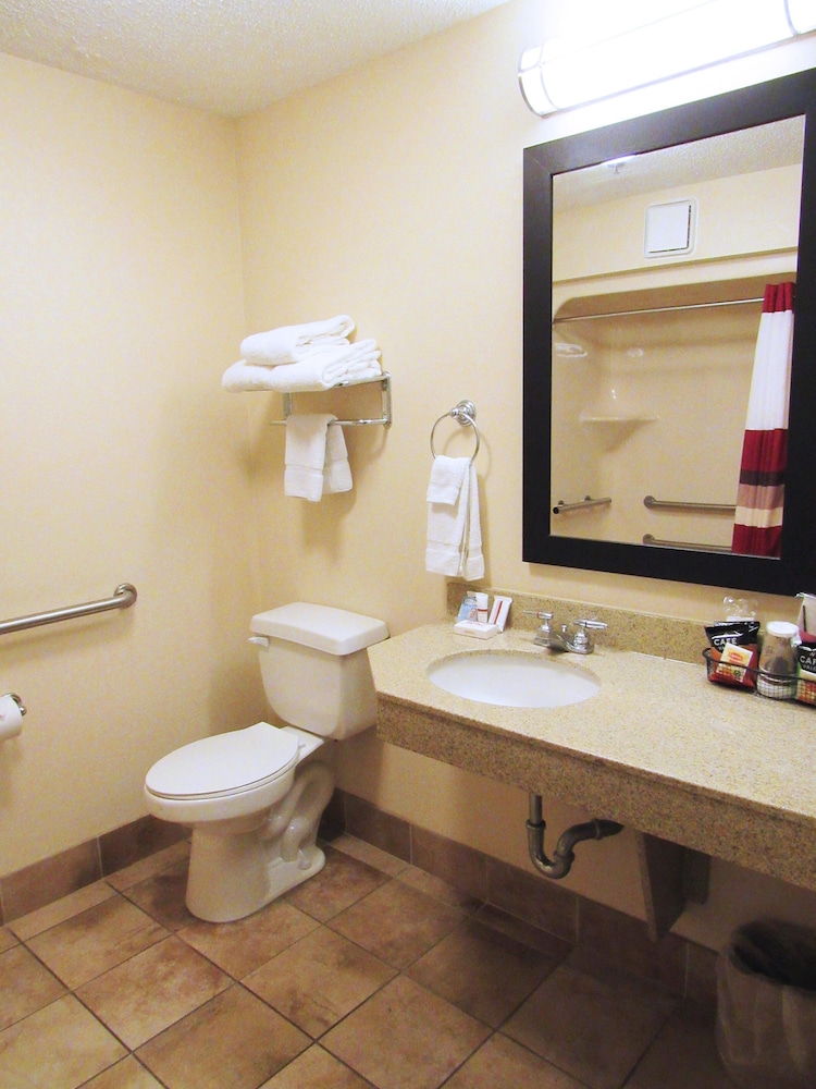 Red Roof Inn Fargo I 94 Medical Center - photo 13