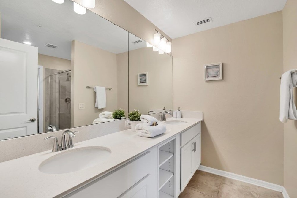Voted #1 Resort Storey Lake Water Park 2 Bedroom Townhouse by Redawning - photo 12