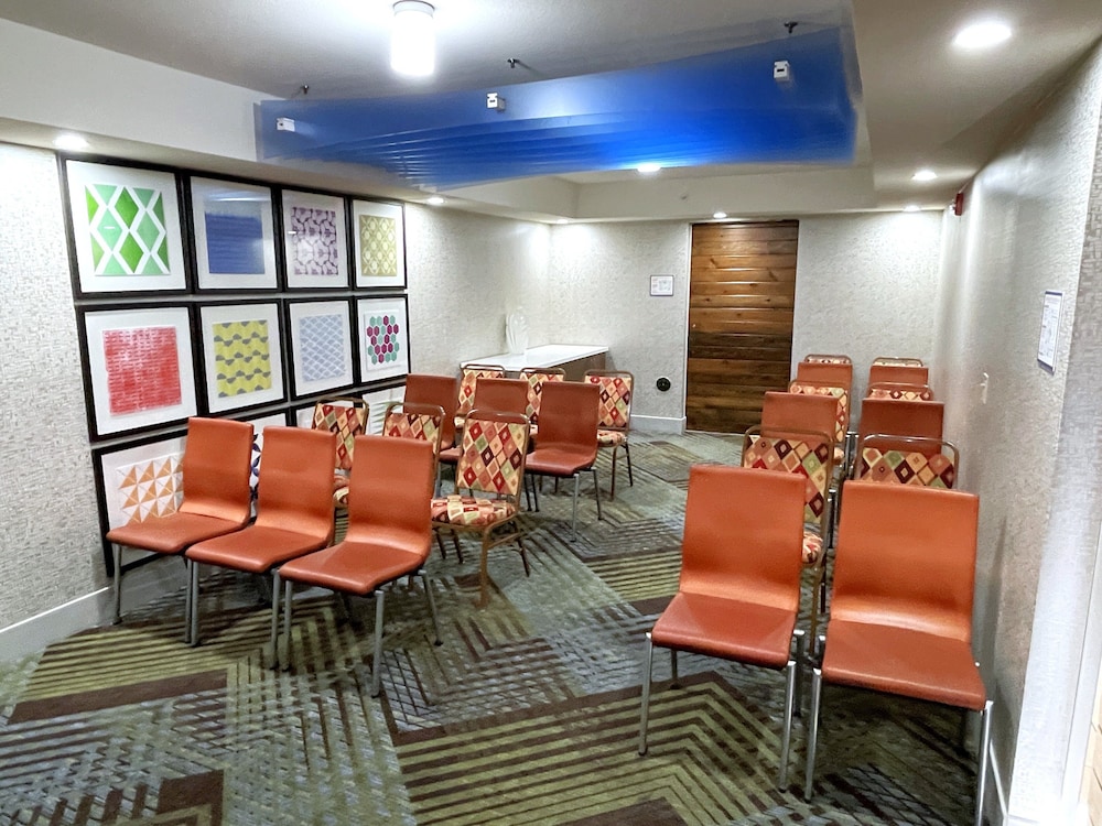 Holiday Inn Express Sedona by IHG - photo 42