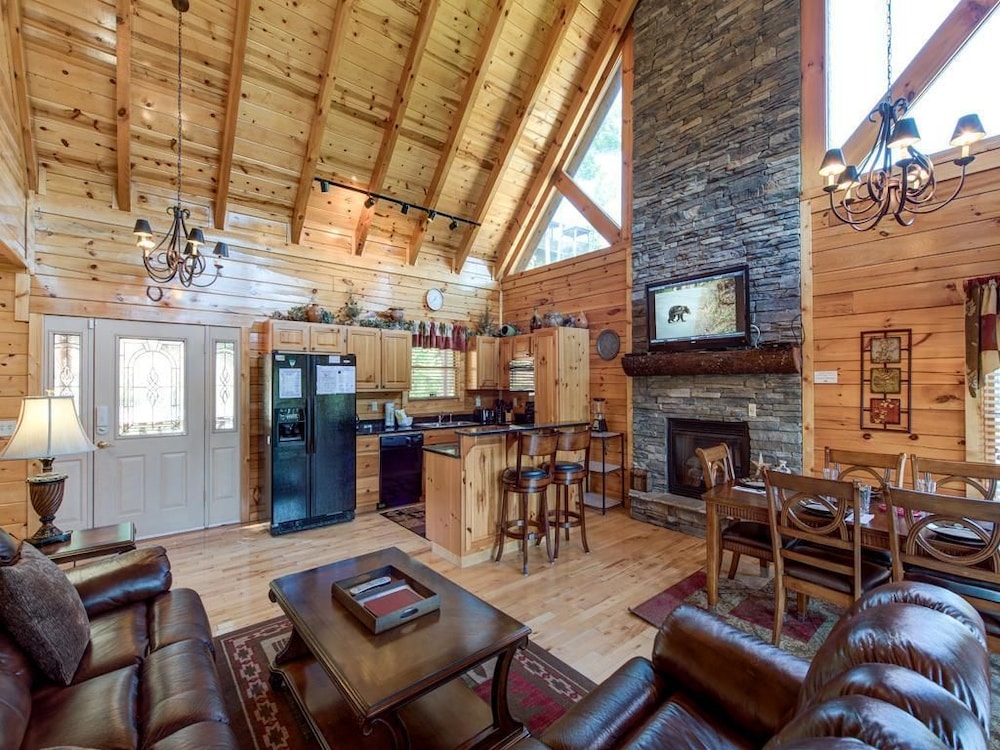 Smoky Ridge View — 4-Star Luxury Hotel in Sevierville, United States