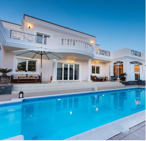 Villa Costa Golf — 4-Star Luxury Hotel in Costa Teguise, Spain