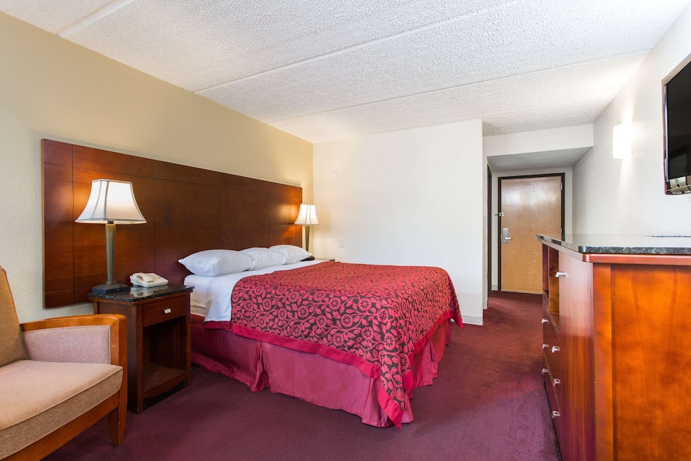 Rodeway Inn High Point Archdale - photo 4