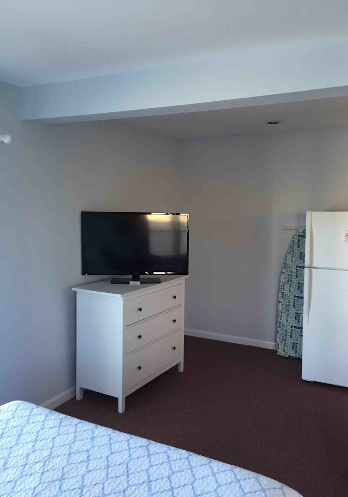 The Lynwood Inn - photo 9