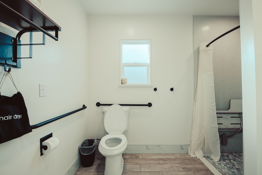 Blufftop Inn & Suites - photo 73
