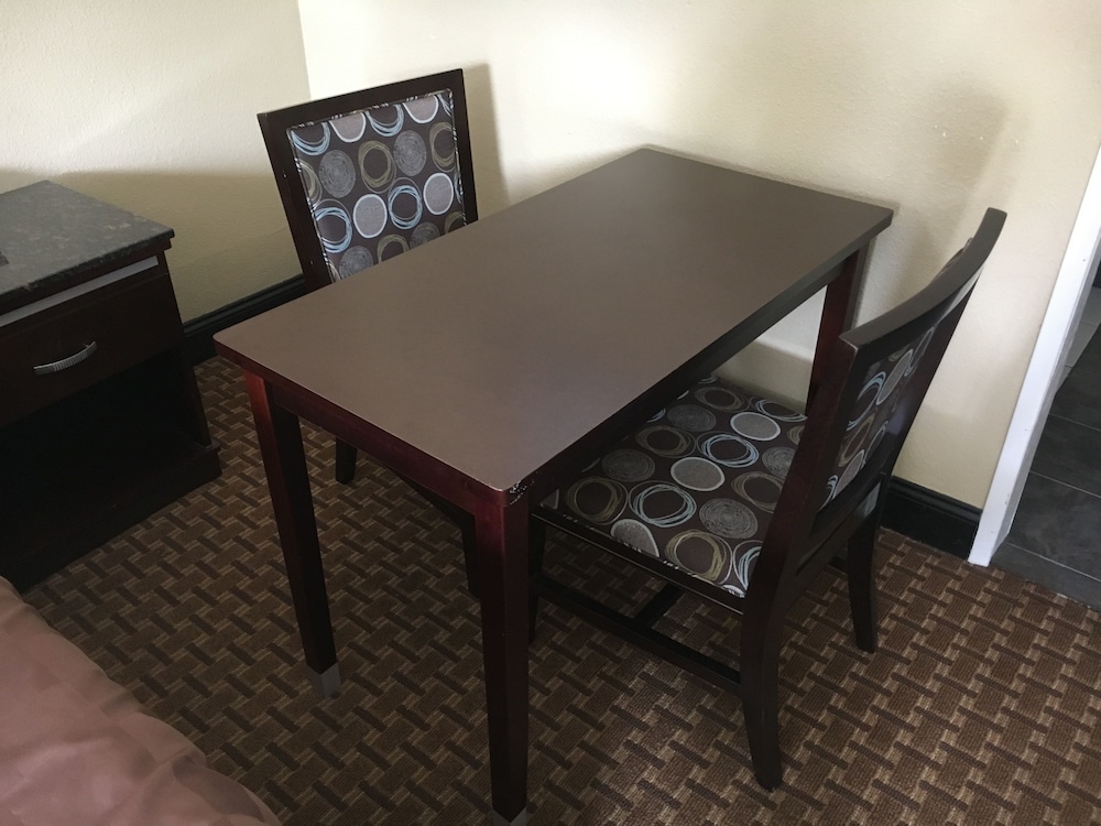 Del Amo Inn - photo 22