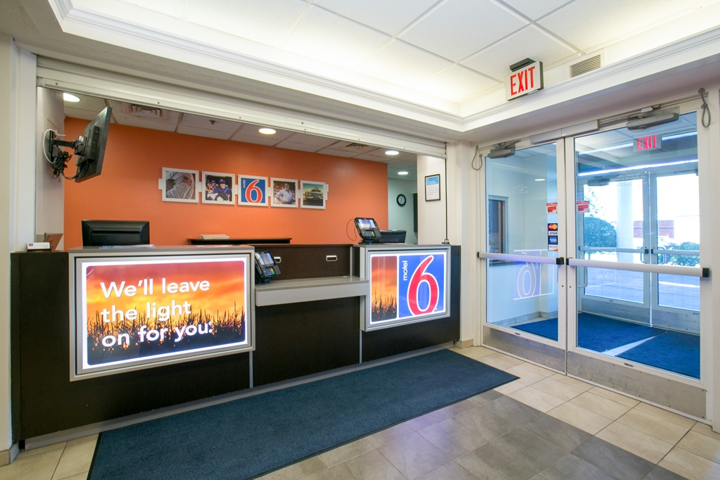 Motel 6 Brooklyn Center MN Minneapolis - photo 32