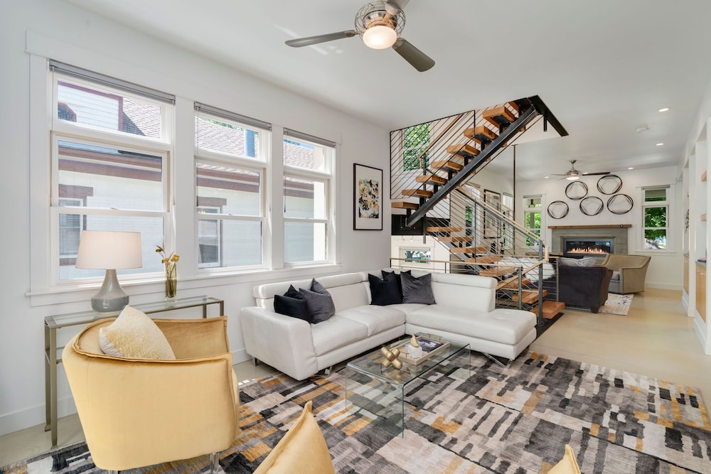 Old Town Oasis Spacious Artisan Home — 4-Star Luxury Hotel in Fort Collins, United States