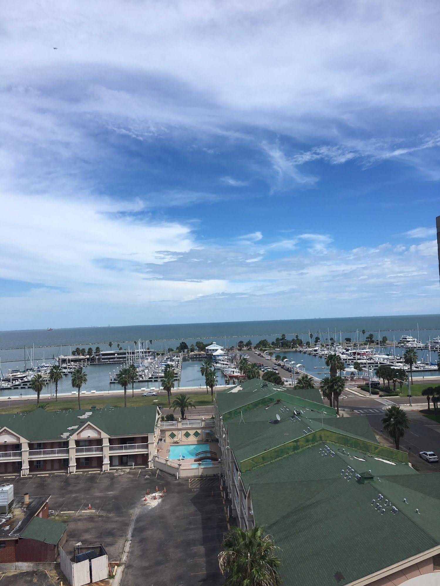Bayfront Plaza Hotel - photo 37