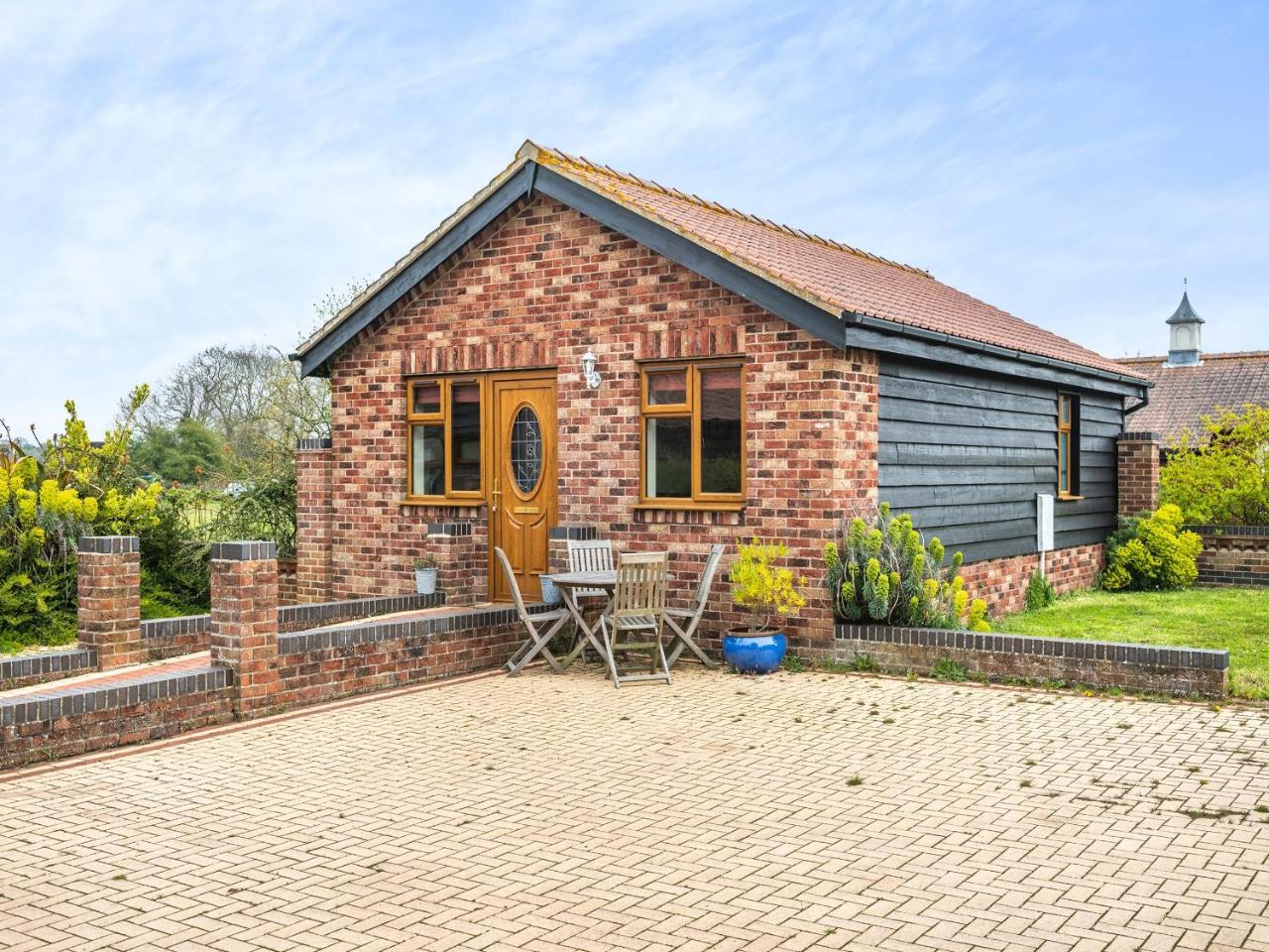 Dairy Cottage — 4-Star Luxury Hotel in Saint Osyth, United Kingdom