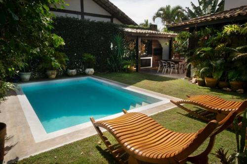 Piscina particular A minutos do centro e praias - carbon neutral hotel in Armacao De Buzios