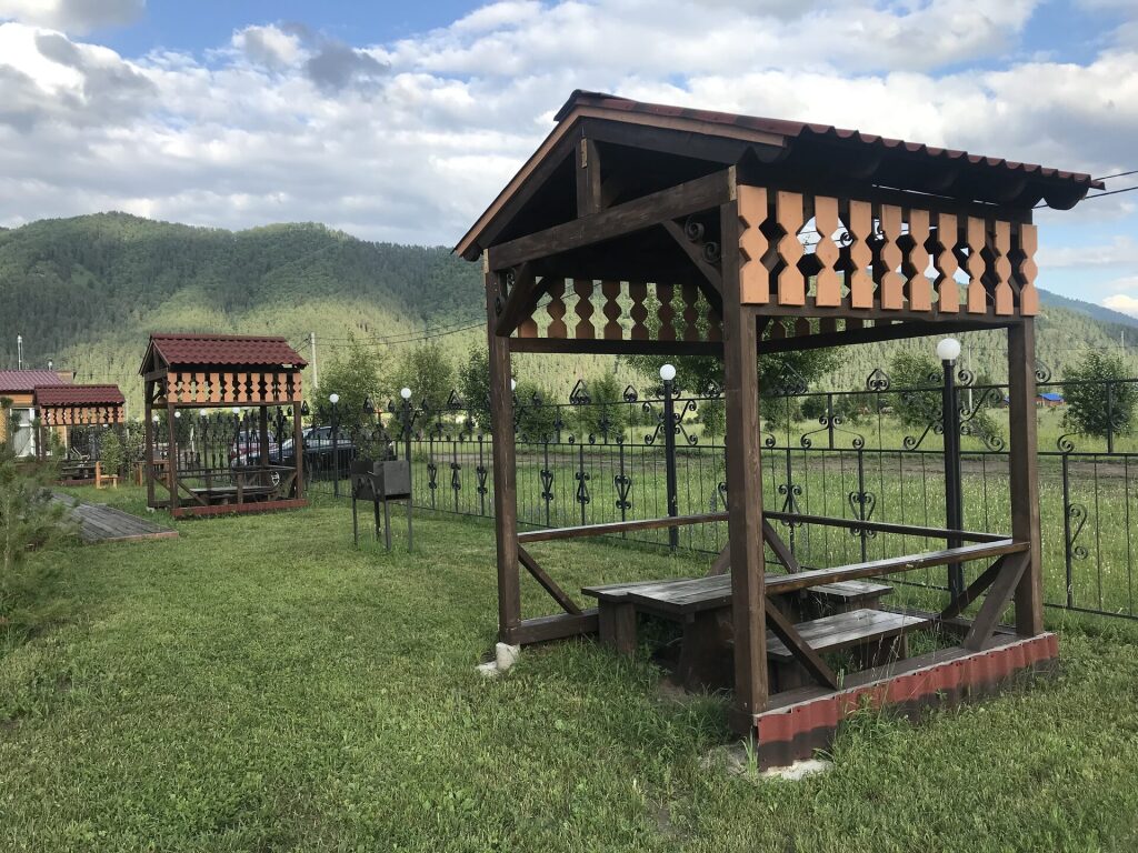 Rublevskie Terema - carbon neutral hotel in Chemal