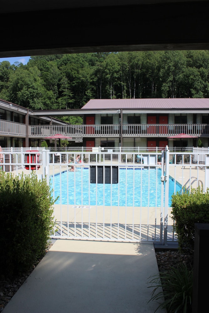 Great Smokies Inn Cherokee - photo 21