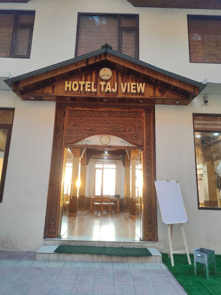 Hotel Taj View — Theog