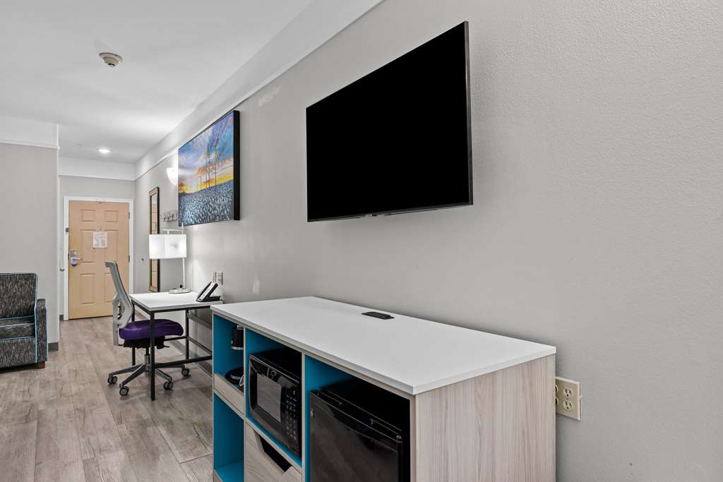 La Quinta Inn & Suites by Wyndham Raymondville - photo 60