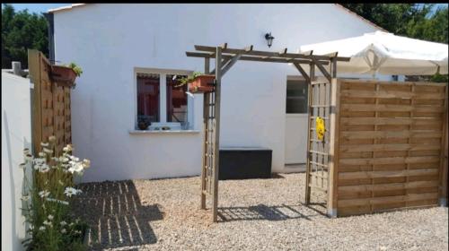 La Maisonnette - carbon neutral hotel in Avrille