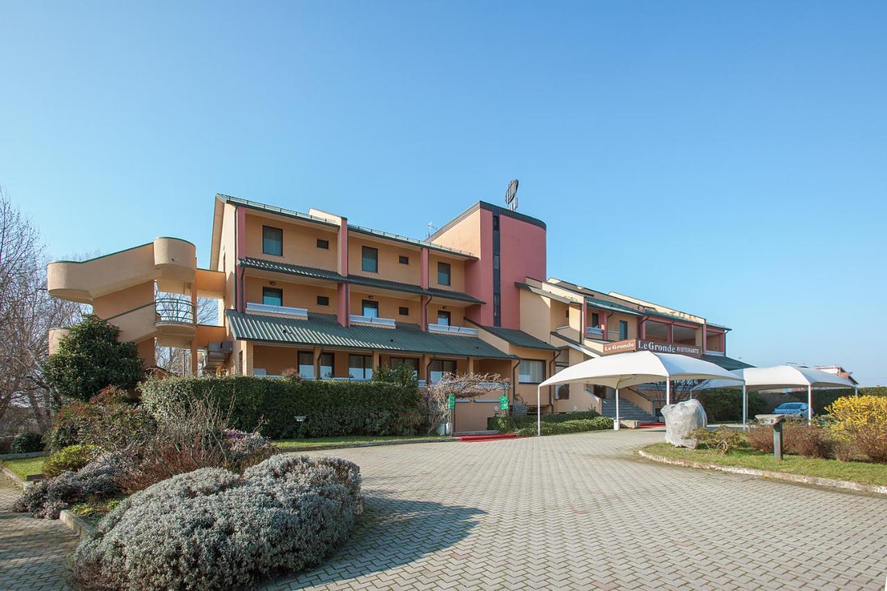 Le Gronde — 4-Star Luxury Hotel in Cava Manara, Italy