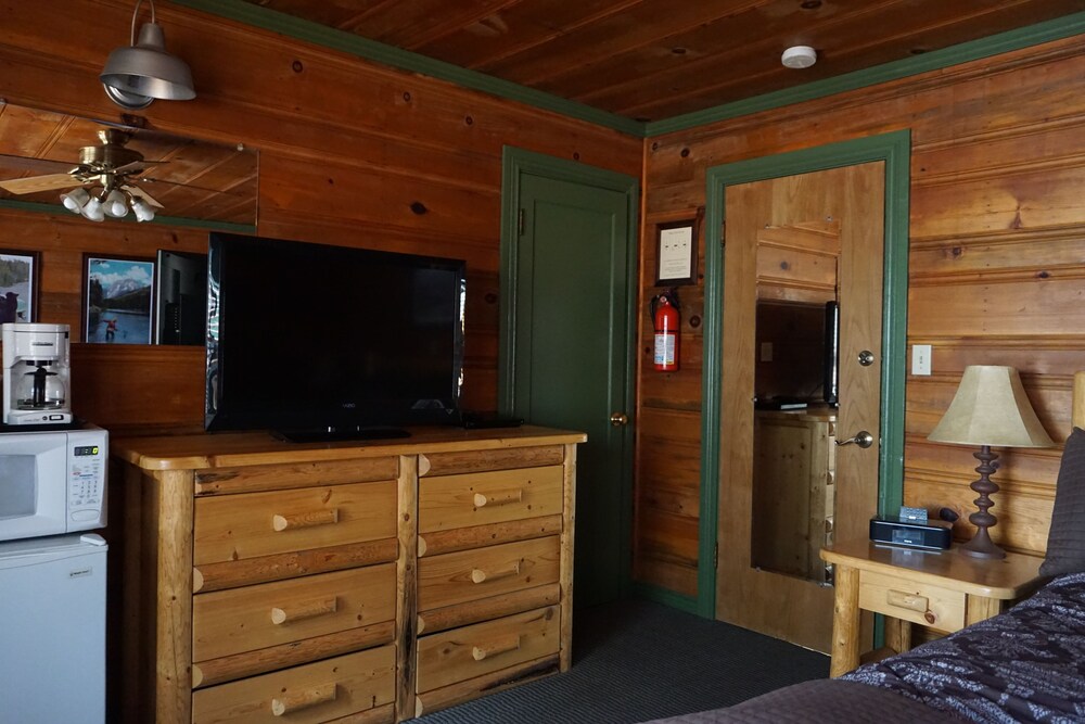 Shaver Lake Village Hotel - photo 10