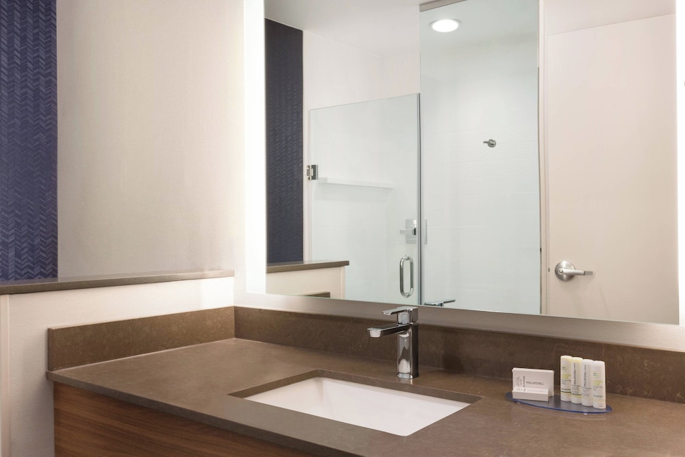 Fairfield Inn & Suites by Marriott Boulder Longmont - photo 13