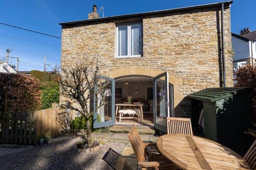 Dene Croft Cottage — 4-Star Luxury Hotel in Hexham, United Kingdom
