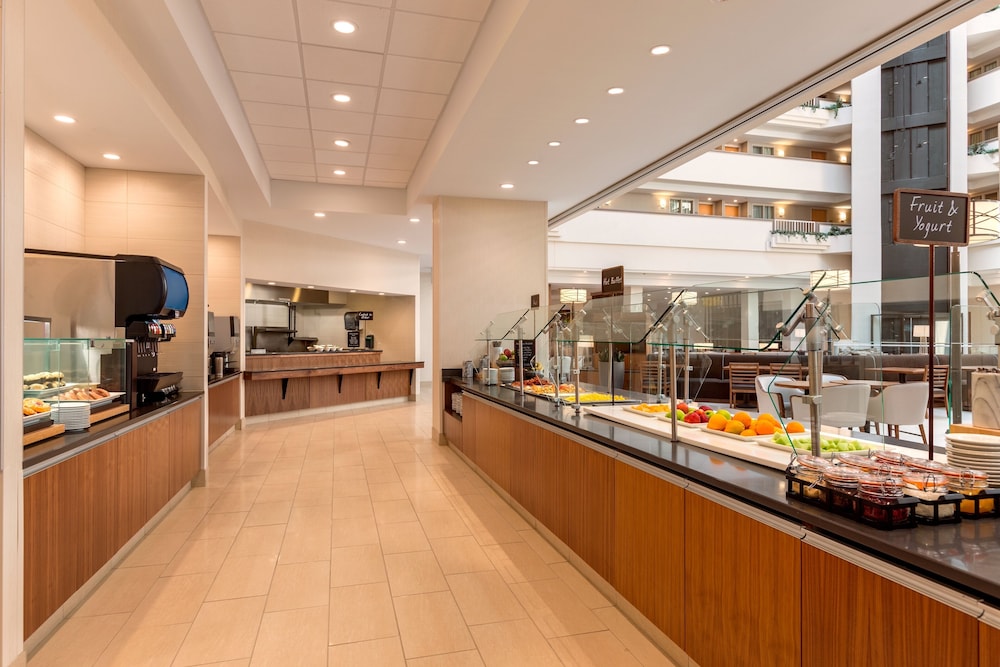 Embassy Suites Greenville Golf Resort & Conference Center - photo 30