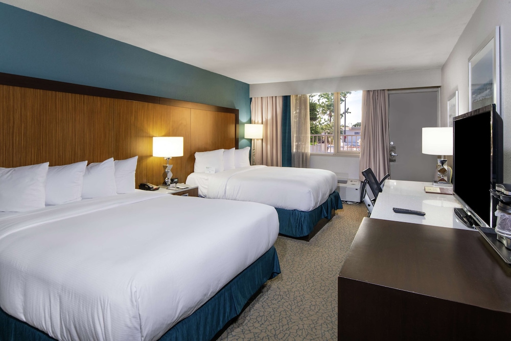 DoubleTree by Hilton Hotel Jacksonville Airport - photo 33