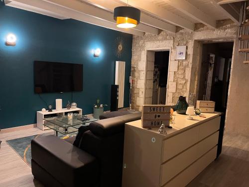 Maisonnette Proche Gare Tres Agreable in Angouleme, France