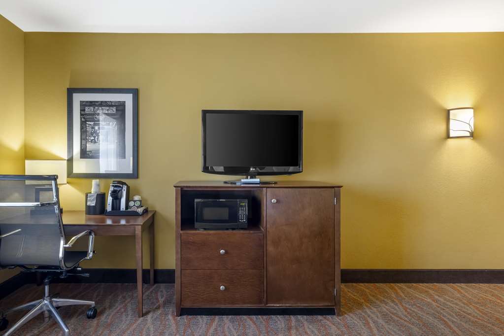 Best Western Plus Tupelo Inn & Suites - photo 17