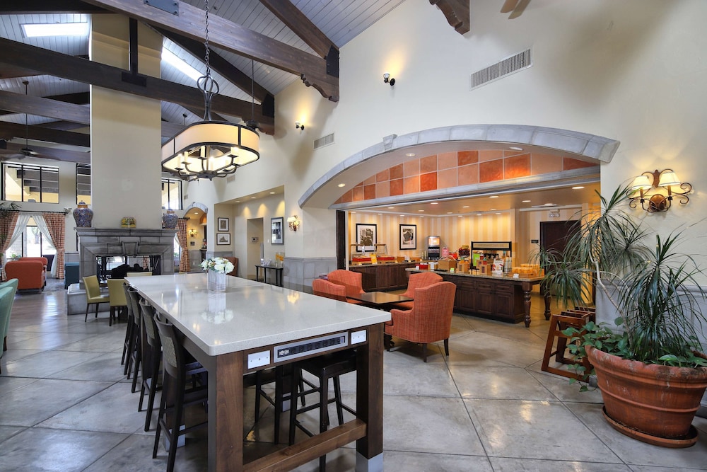 Hampton Inn & Suites Tucson Mall - photo 29