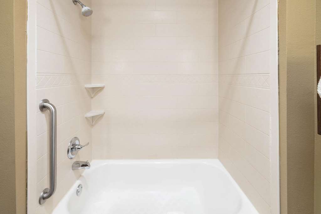 La Quinta Inn & Suites by Wyndham Boutte - photo 19
