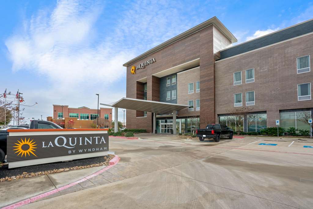 La Quinta Inn & Suites by Wyndham College Station South — hotel in College Station