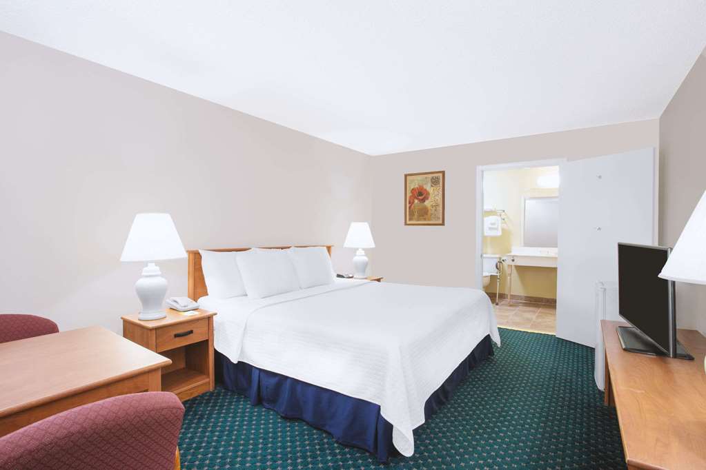 Days Inn by Wyndham Wytheville - photo 12