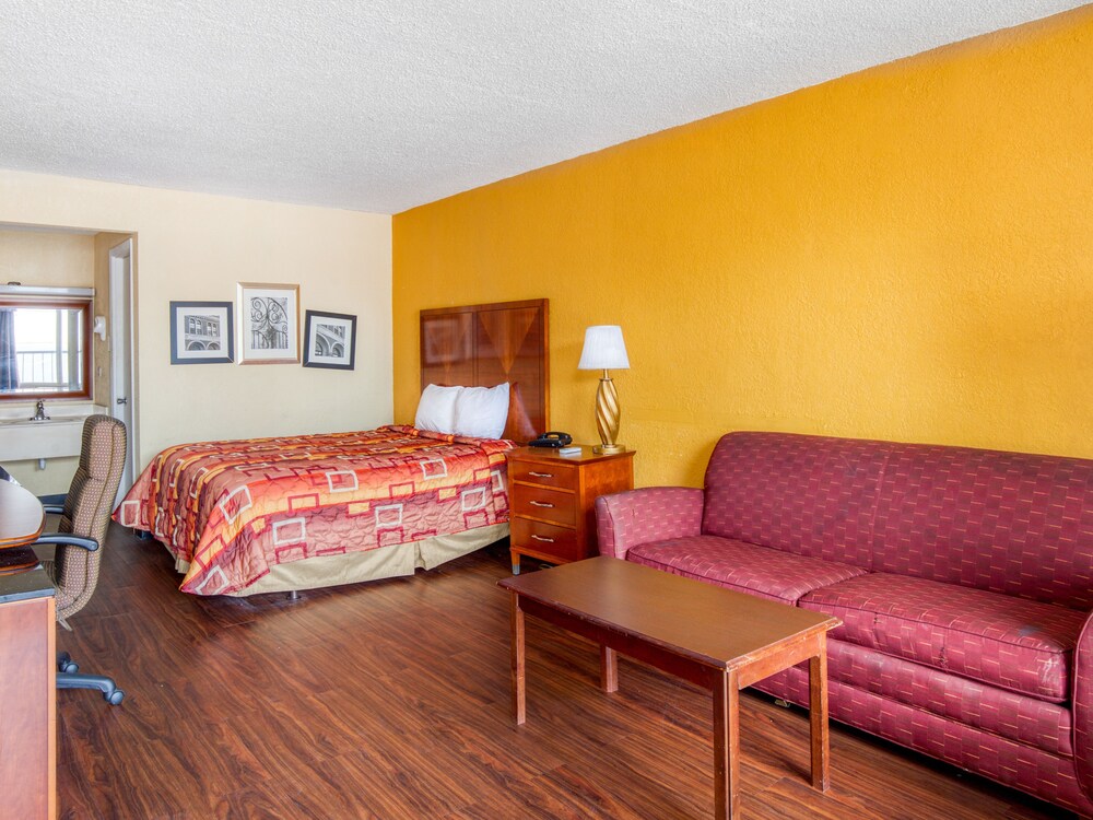 Knights Inn Forest Park - photo 14