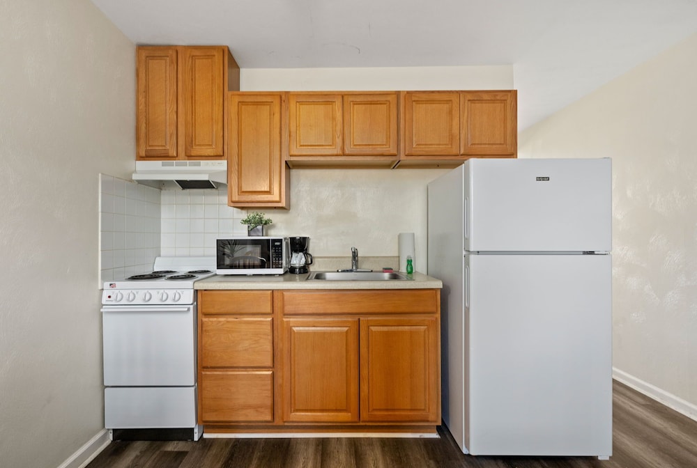 Affordable Suites Graham - photo 8