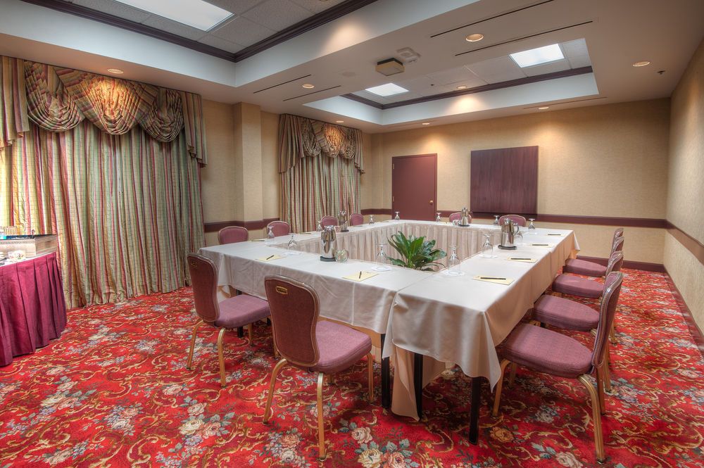MCM Elegante Hotel and Suites - photo 14