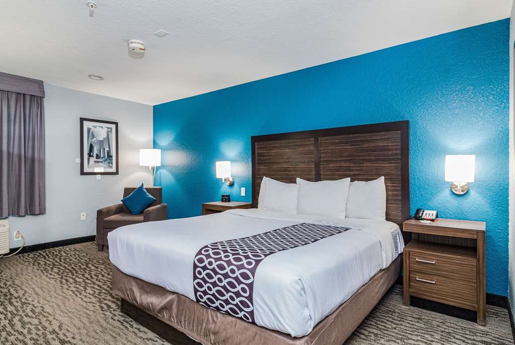 La Quinta Inn & Suites by Wyndham Tomball - photo 16