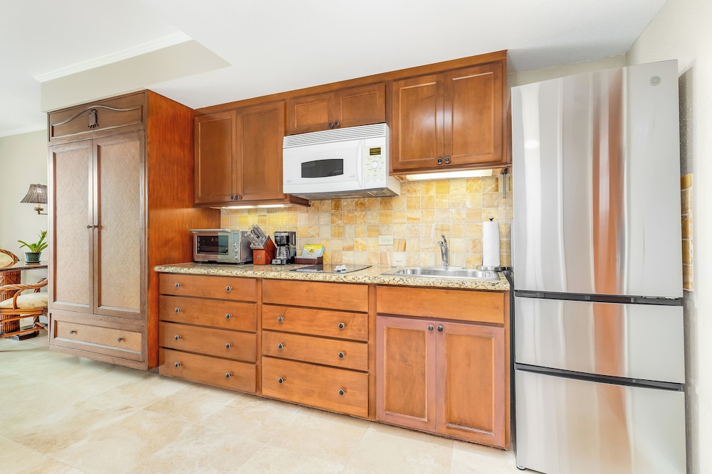 Luana Waikiki Hotel & Suites - photo 87