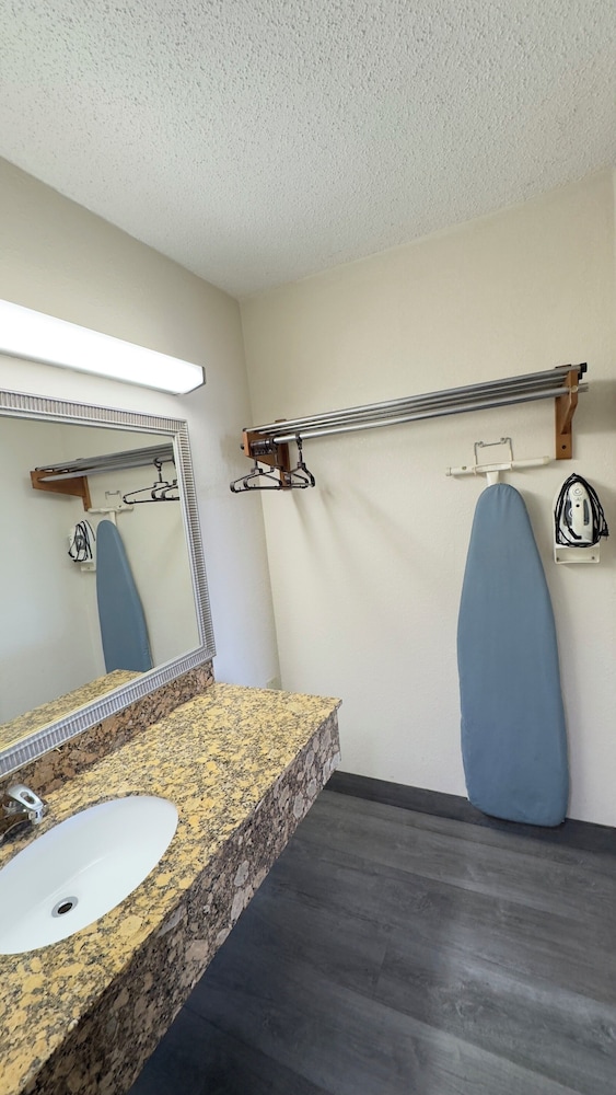 Quality Inn & Suites McDonough South I 75 - photo 11