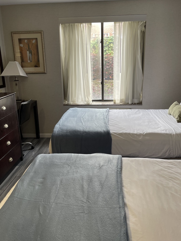 Lex View Inn at JFK Airport - photo 7